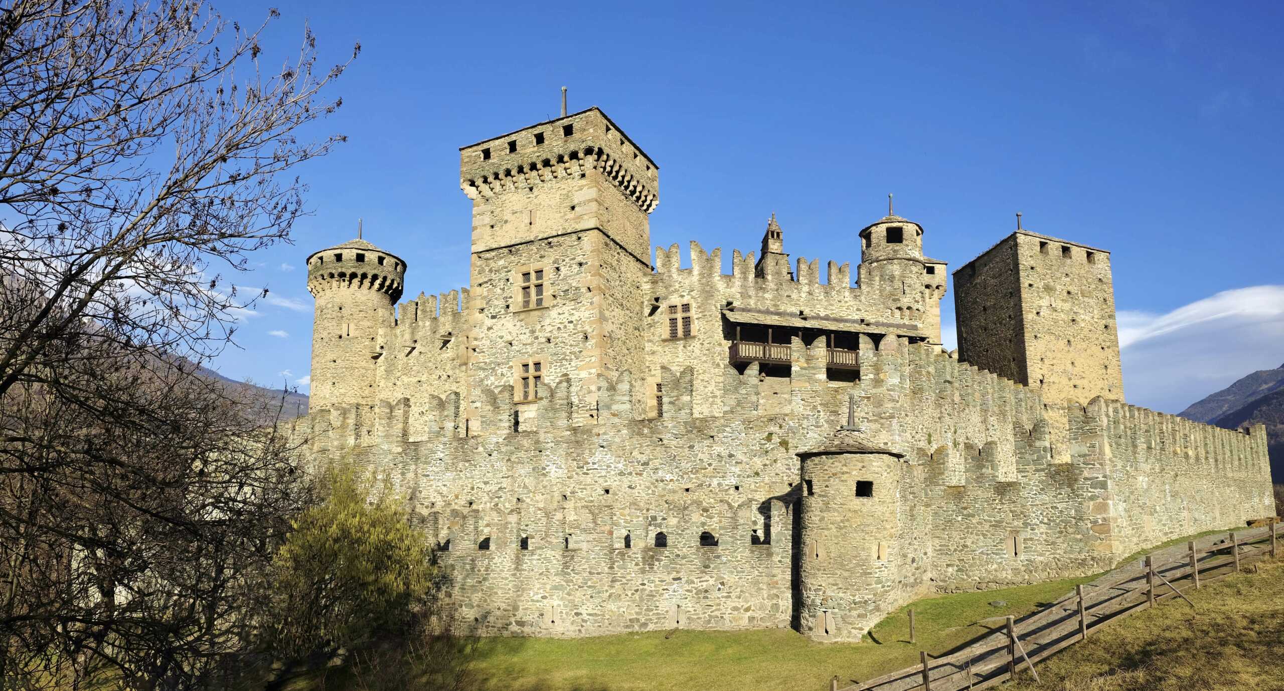 Panoramica Castello di Fenis 3