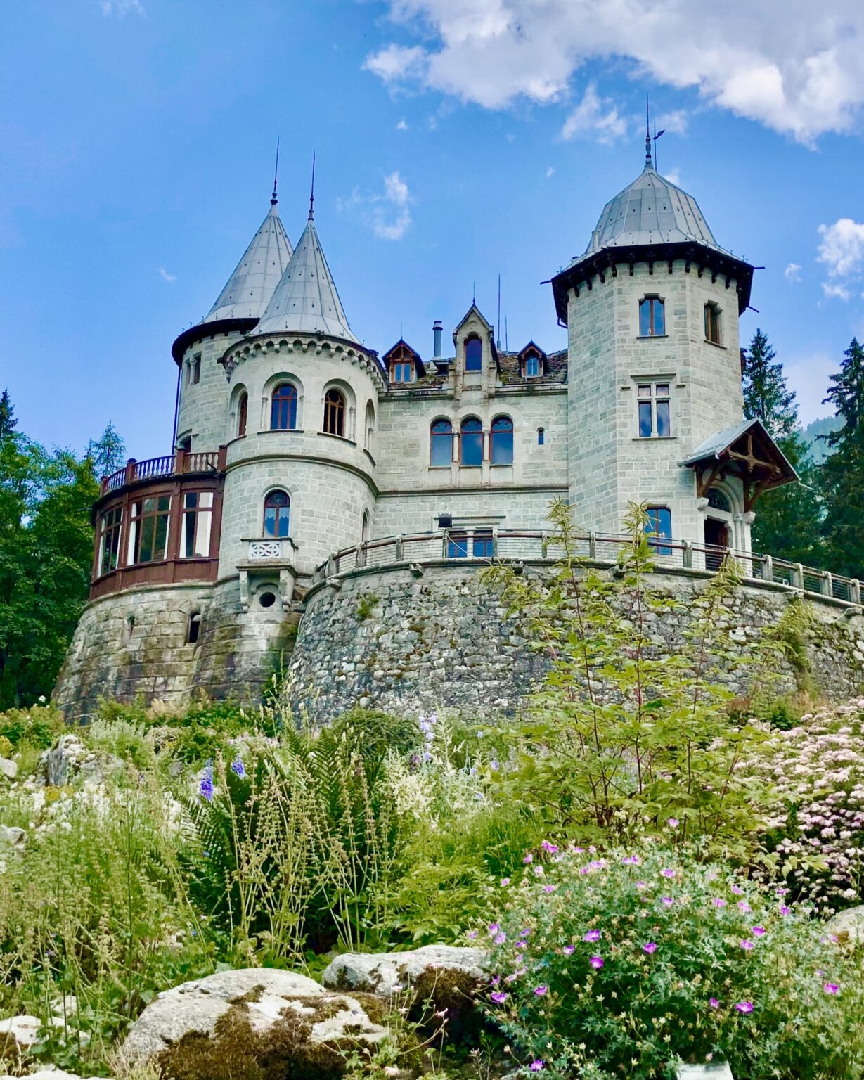 Castel Savoia visto dall’esterno - Valle di Gressoney - Valle d'Aosta